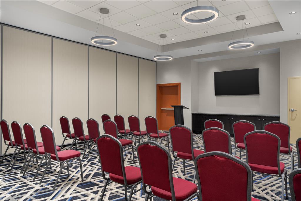 Фото Embassy Suites by Hilton Boston at Logan Airport