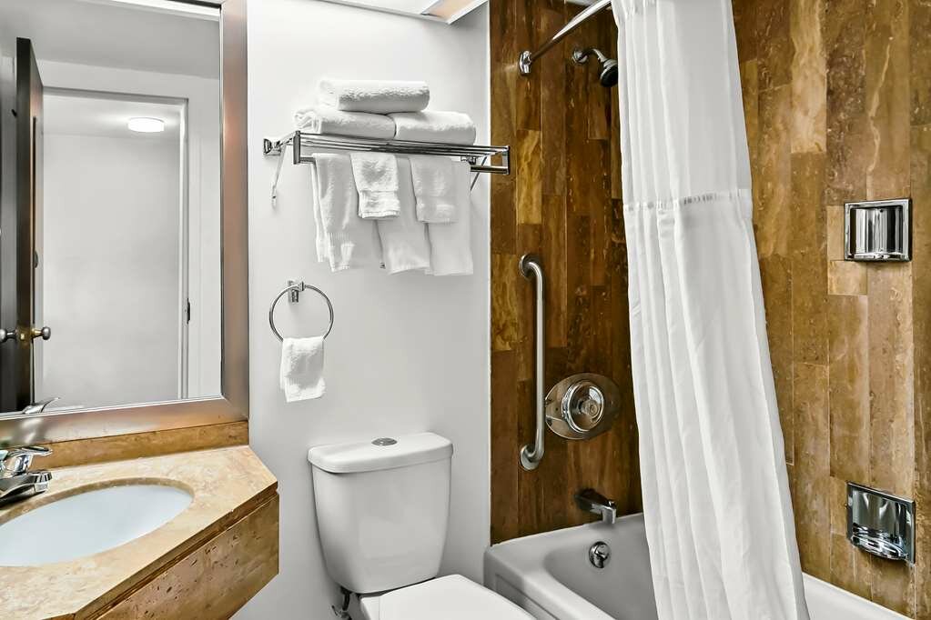 Фото Best Western Downtown Sudbury Centreville