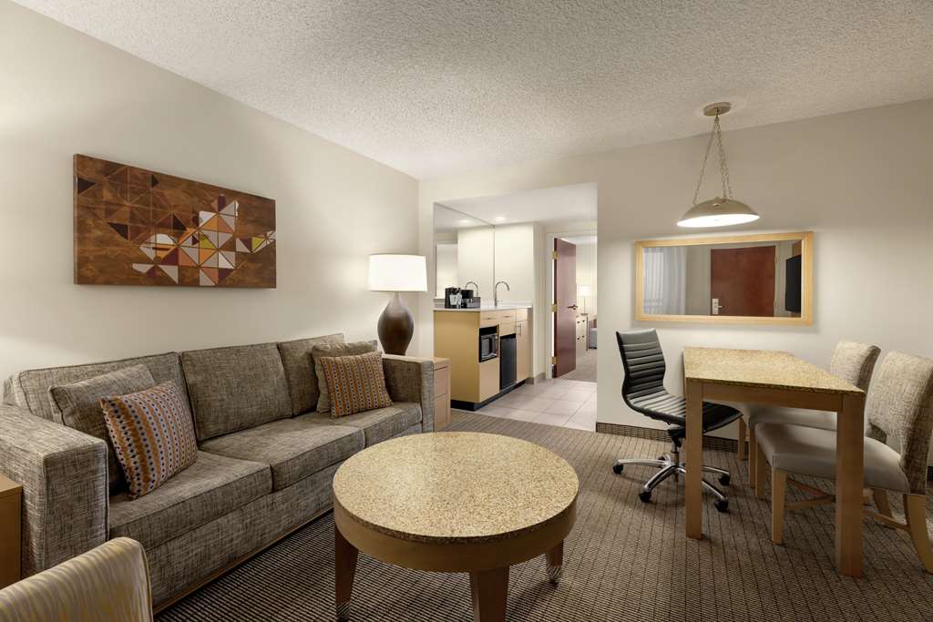 Фото Embassy Suites by Hilton Denver International Airport