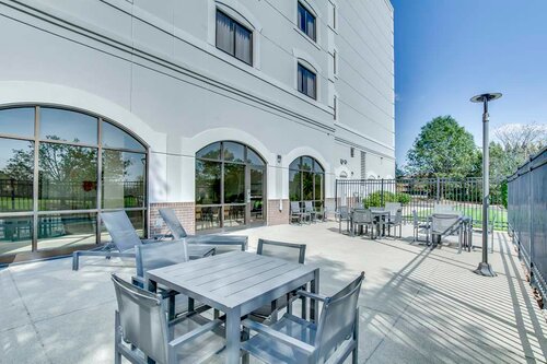 Гостиница Embassy Suites by Hilton Louisville East в Штате Кентукки