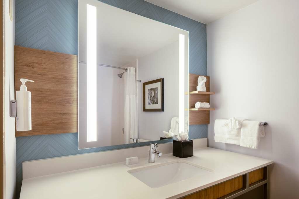 Фото Hilton Garden Inn Bakersfield