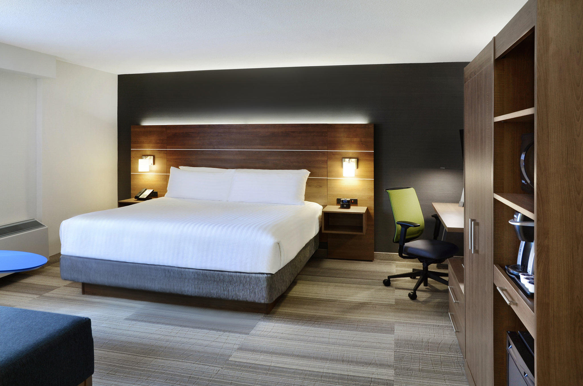 Фото Holiday Inn Express Toronto - Downtown, an Ihg Hotel