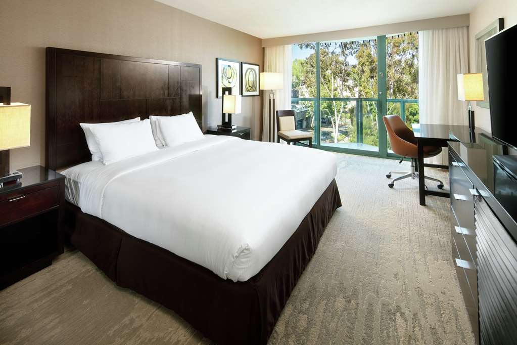 Фото Doubletree by Hilton Hotel Circle