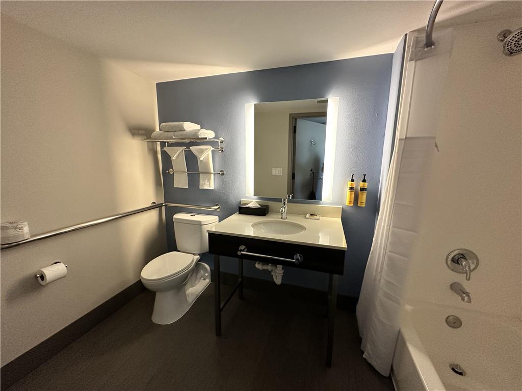 Фото Comfort Inn & Suites Downtown Tacoma