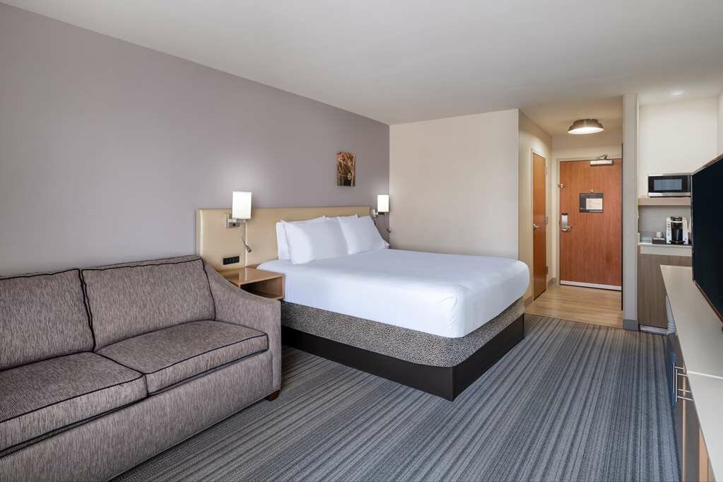 Фото Hilton Garden Inn Bakersfield