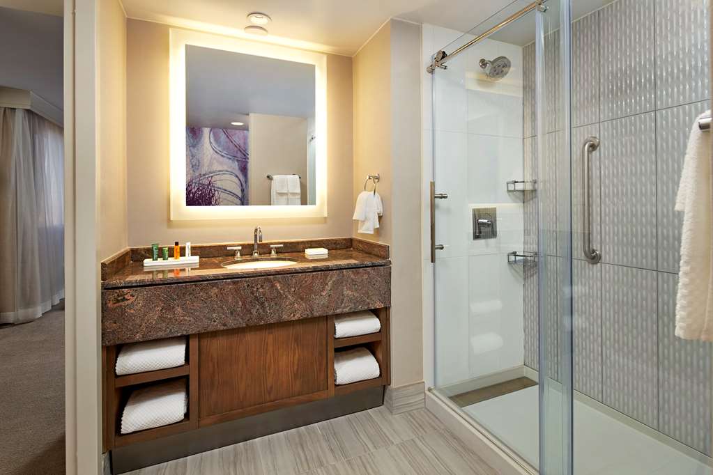 Фото Hilton Long Beach Hotel