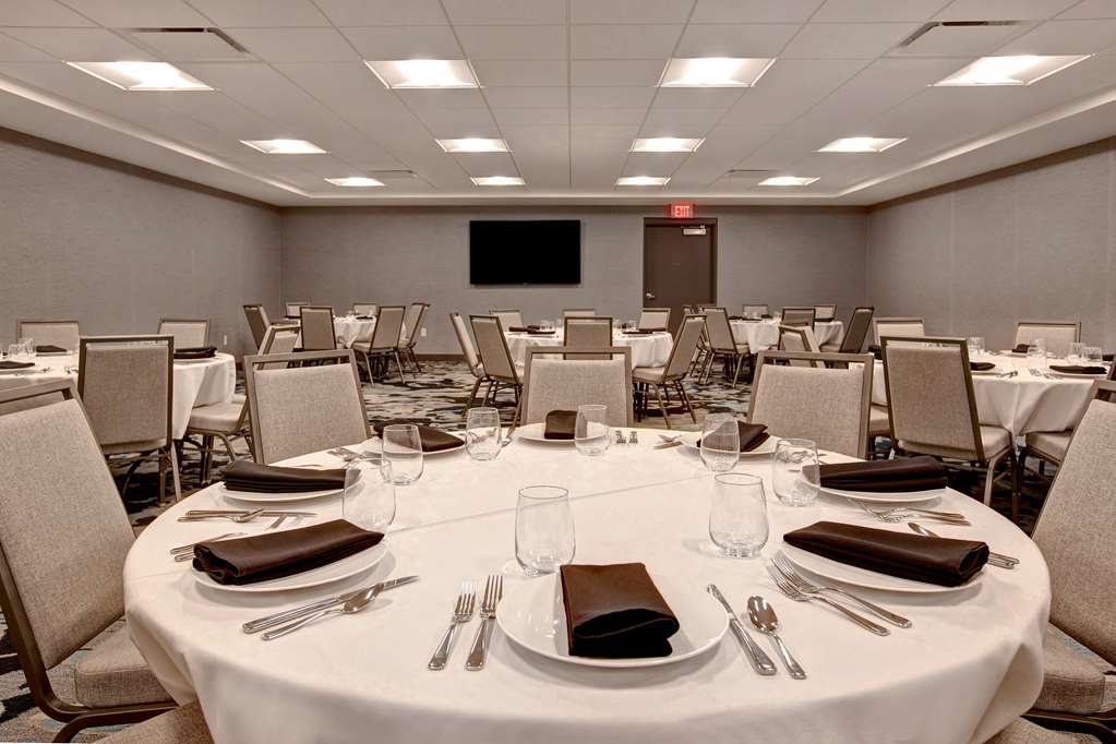 Фото Embassy Suites by Hilton Rockford Riverfront