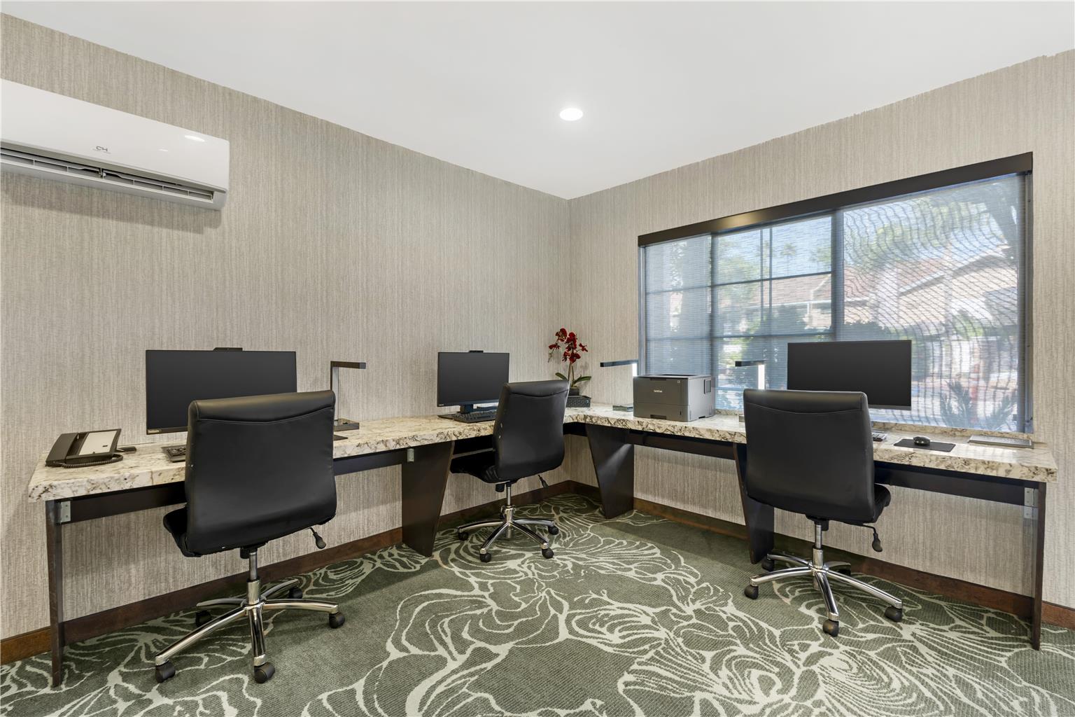 Фото Best Western Plus Carriage Inn