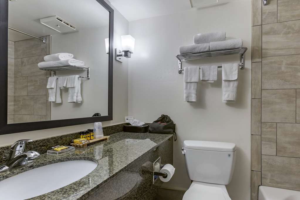 Фото Best Western Plus Scottsdale Thunderbird Suites