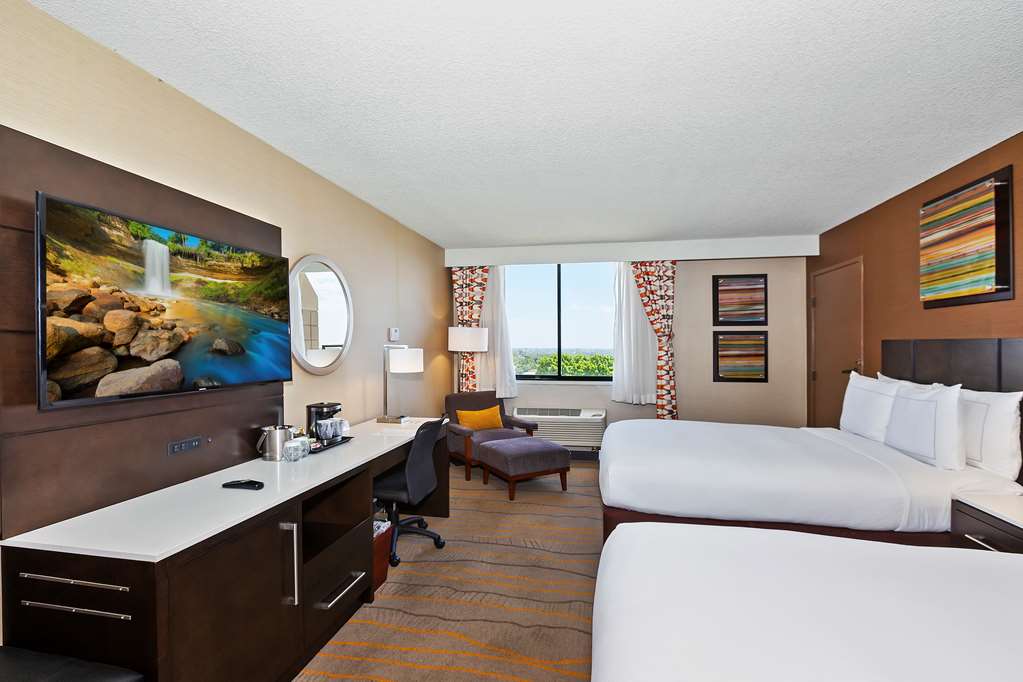 Фото Doubletree by Hilton Whittier Los Angeles