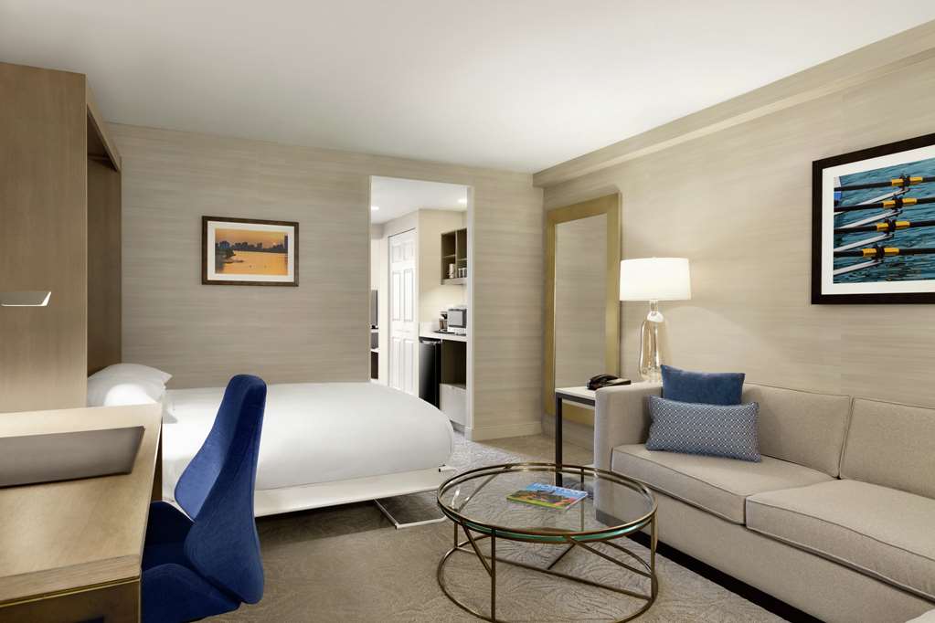 Фото DoubleTree Suites by Hilton Hotel Boston - Cambridge
