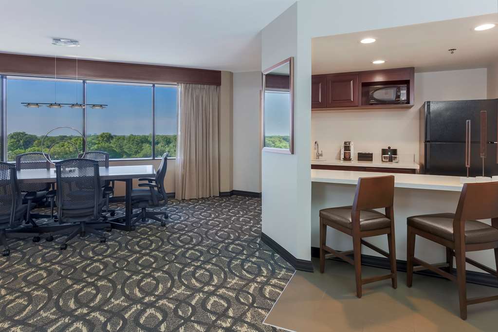 Фото Embassy Suites by Hilton Dallas Love Field