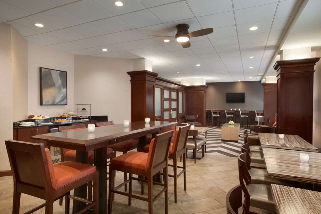 Фото Hilton Arlington