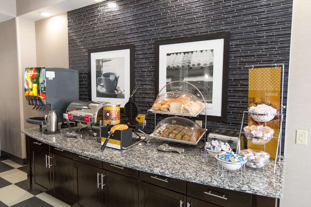 Фото Hampton Inn & Suites Oklahoma City Airport