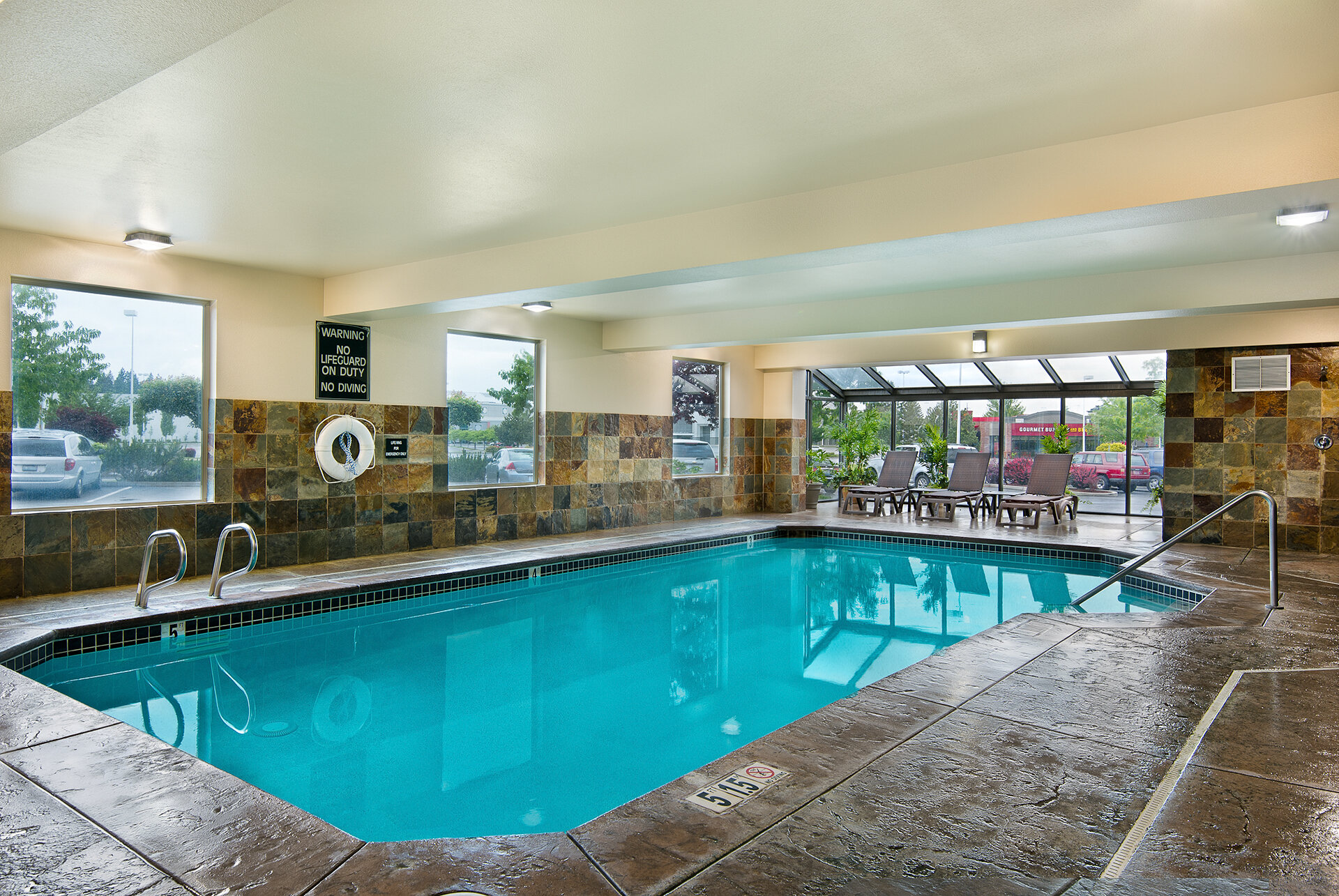 Фото Oxford Suites Spokane Valley