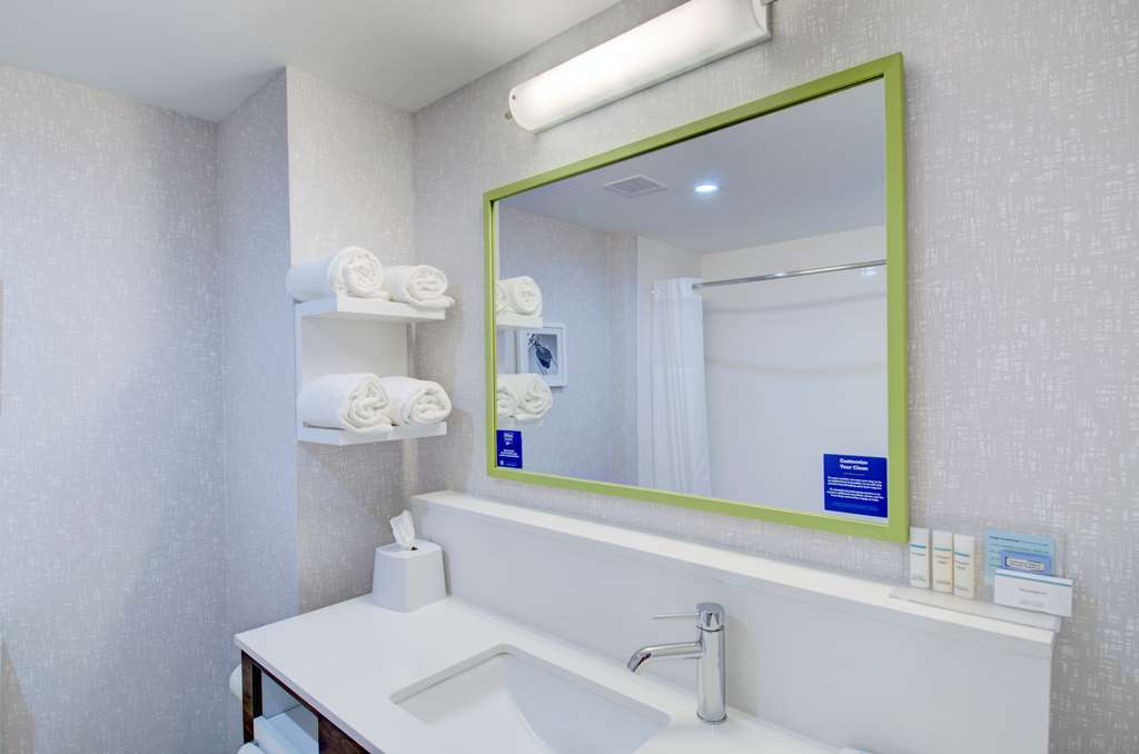 Фото Hampton Inn & Suites Portland West