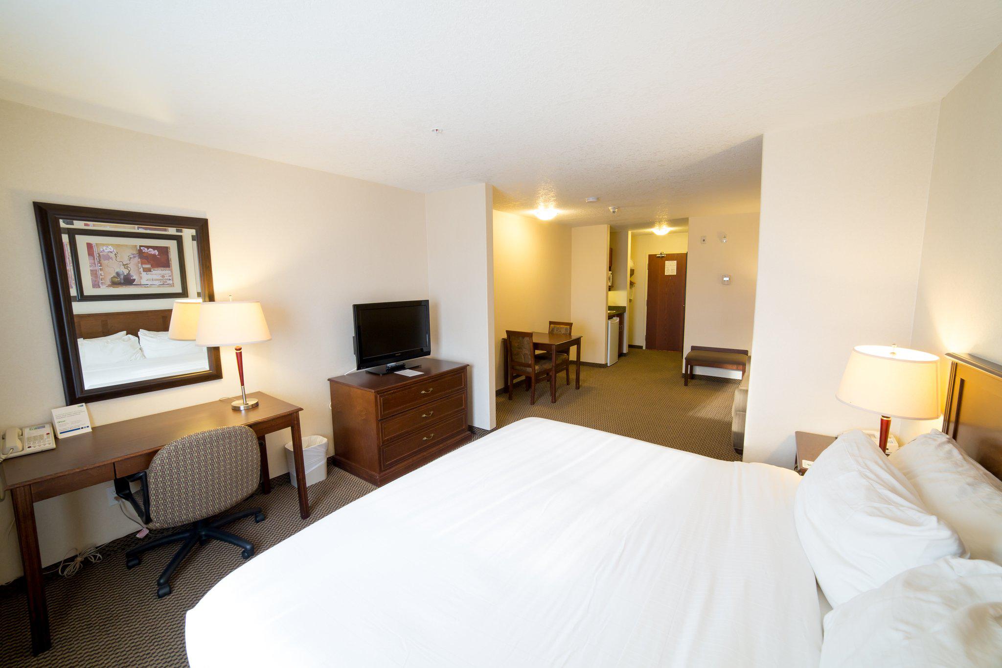 Фото Holiday Inn Express & Suites Drayton Valley
