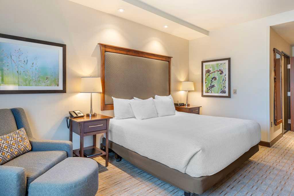 Фото Best Western Premier Boulder Falls Inn