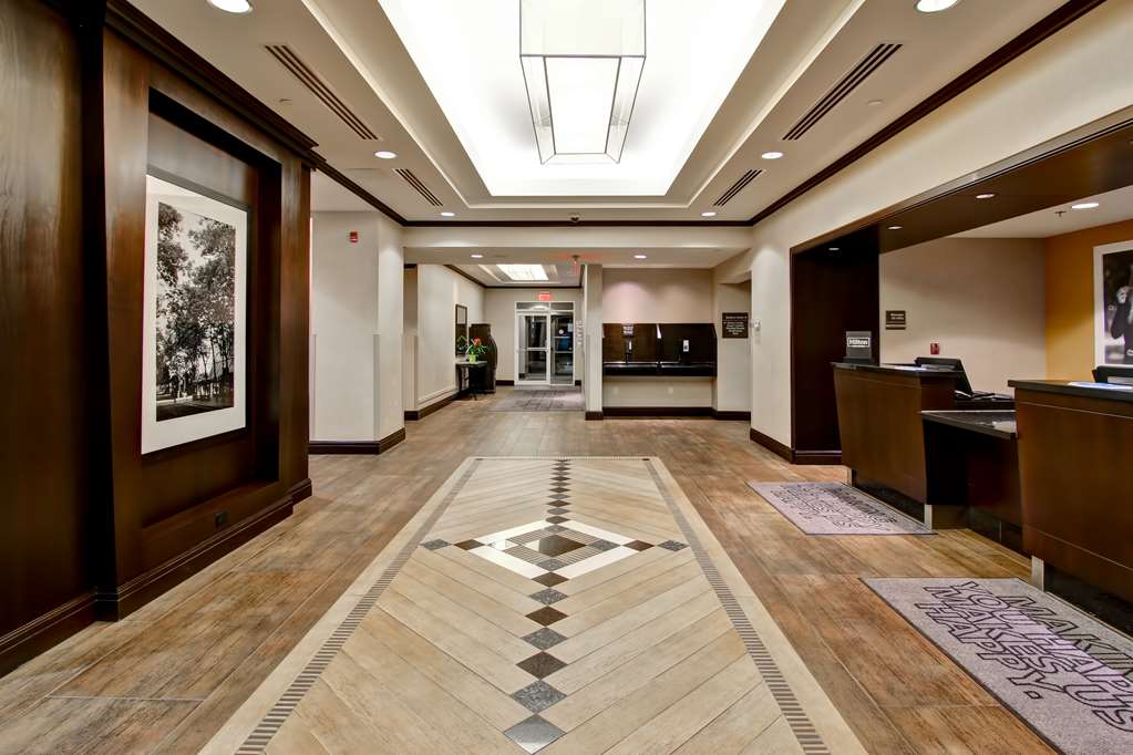 Фото Hampton Inn by Hilton Toronto Airport Corporate Centre