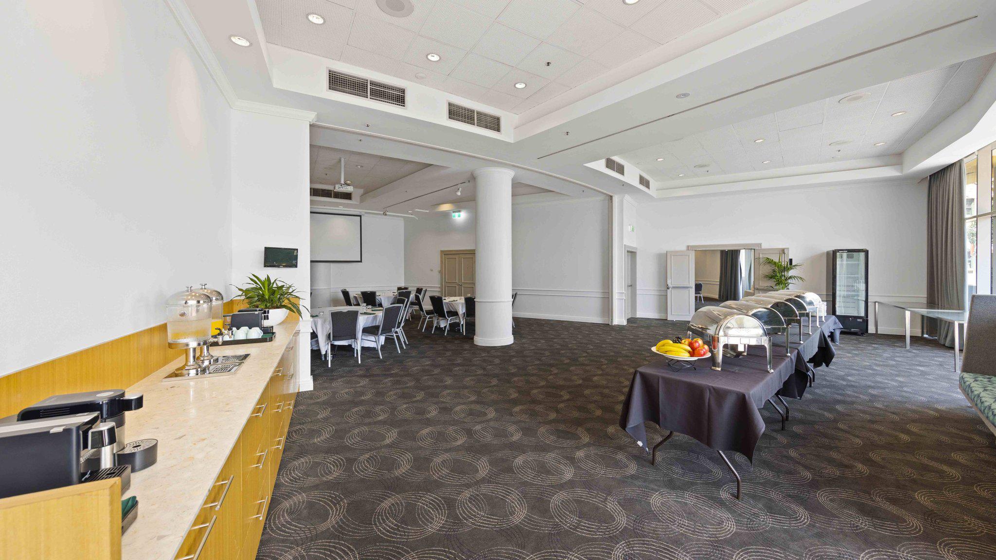 Фото Holiday Inn Sydney Potts Point