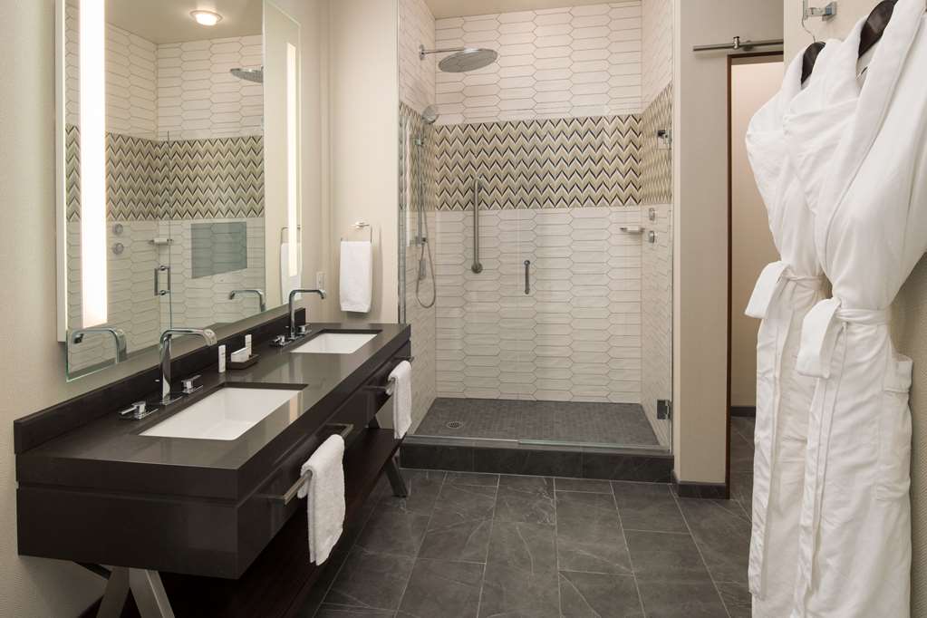 Фото Embassy Suites by Hilton Seattle Downtown Pioneer Square