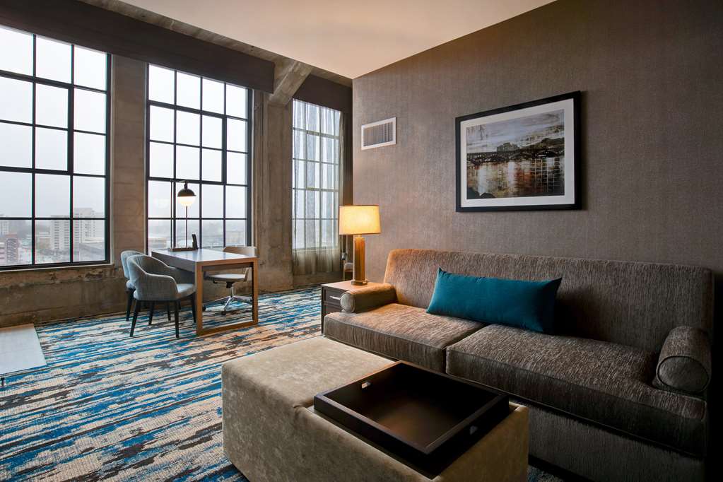 Фото Embassy Suites by Hilton Rockford Riverfront