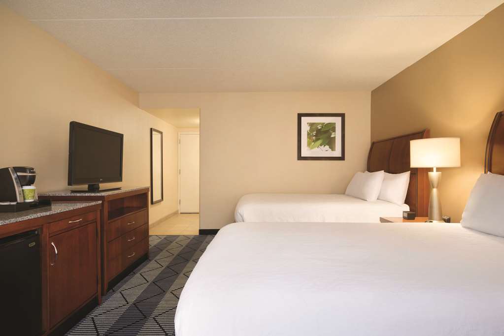 Фото Hilton Garden Inn Lancaster