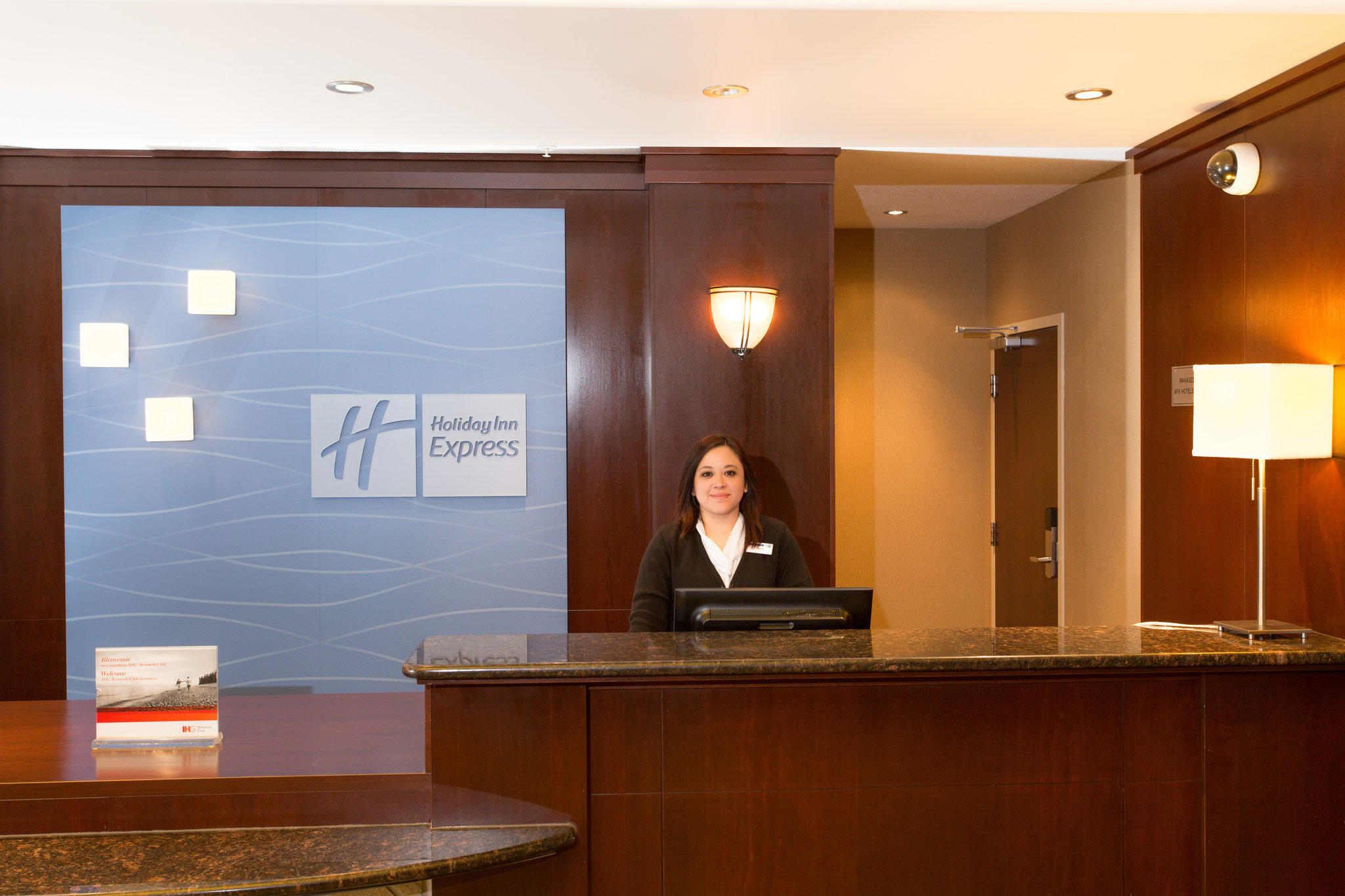 Фото Holiday Inn Express Hotel & Suites Whitecourt, an Ihg Hotel