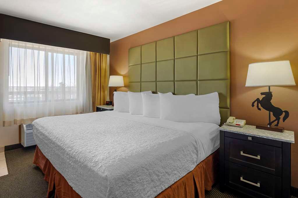 Фото Best Western Plus Country Inn & Suites