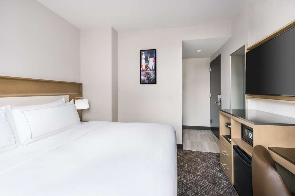 Фото Doubletree by Hilton New York Times Square South