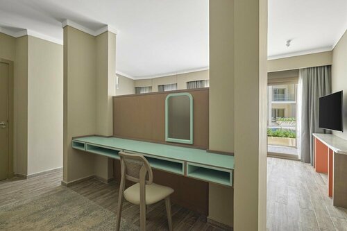 Гостиница Doubletree by Hilton Mangroovy El Gouna Resort в Эль-Гуне