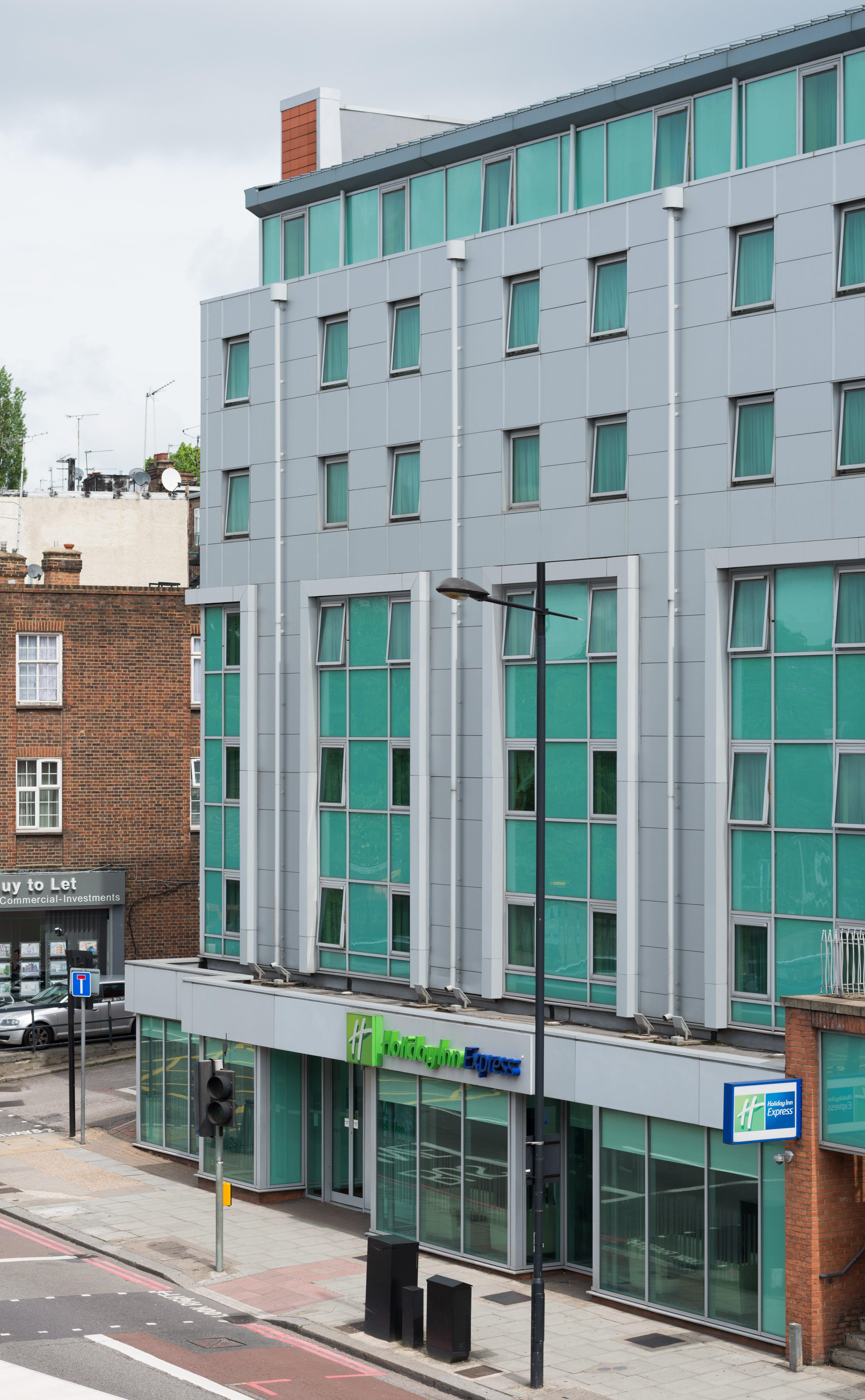 Фото Holiday Inn Express London - Swiss Cottage, an Ihg Hotel