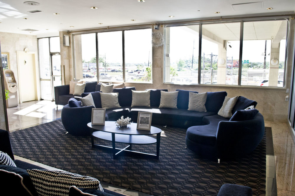 Фото Ramada by Wyndham North Bergen