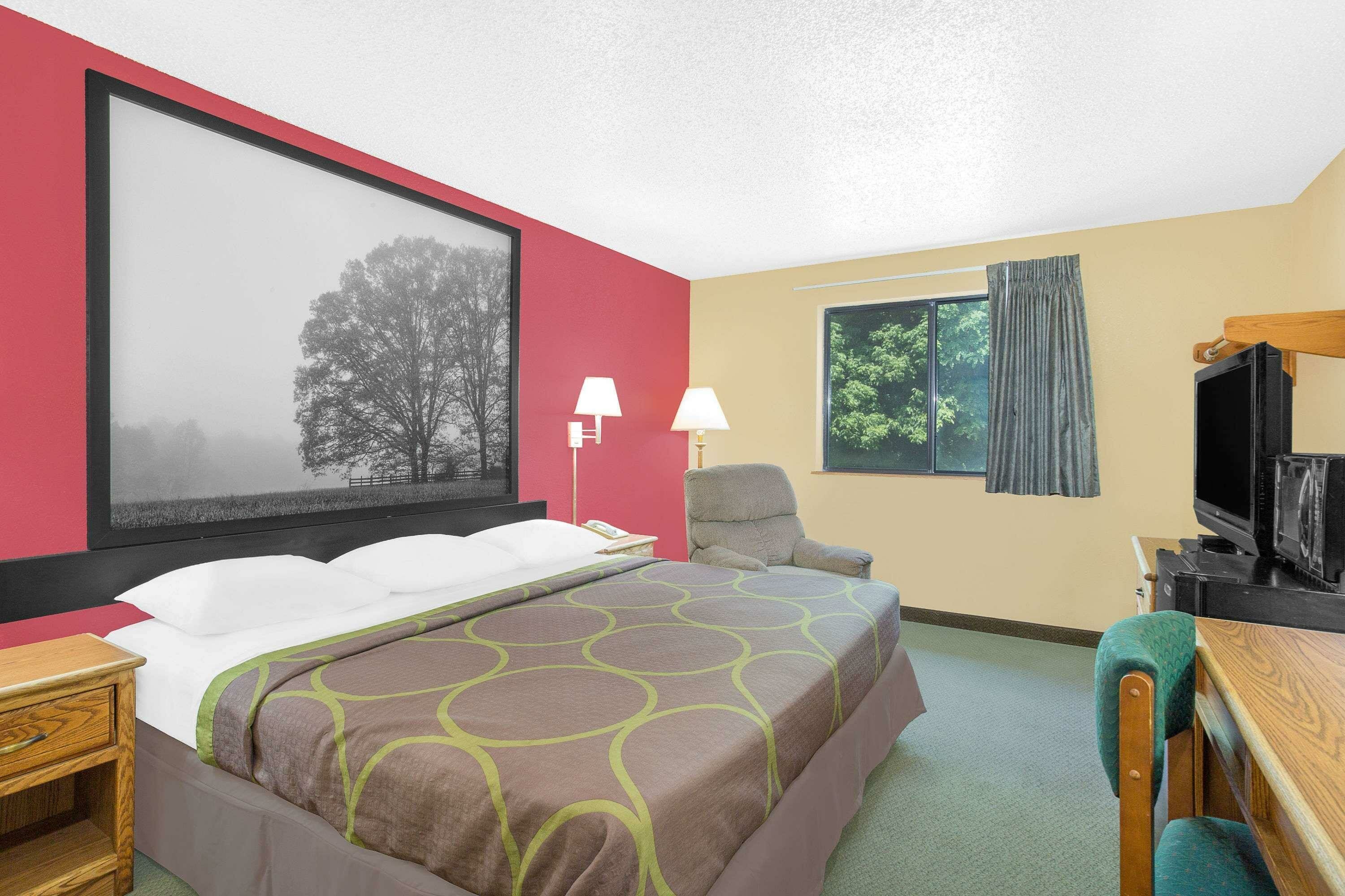 Фото Super 8 by Wyndham Roanoke Va