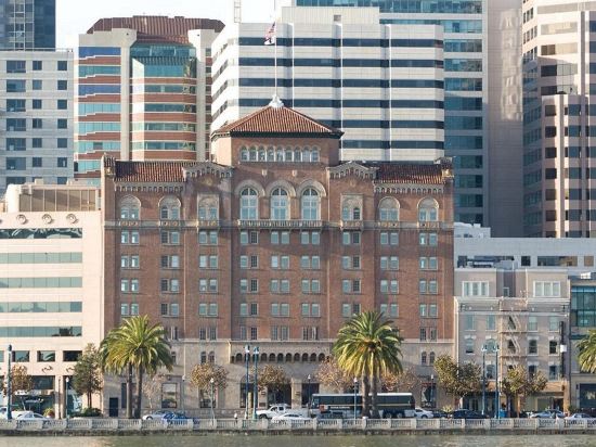 Фото Harbor Court Hotel