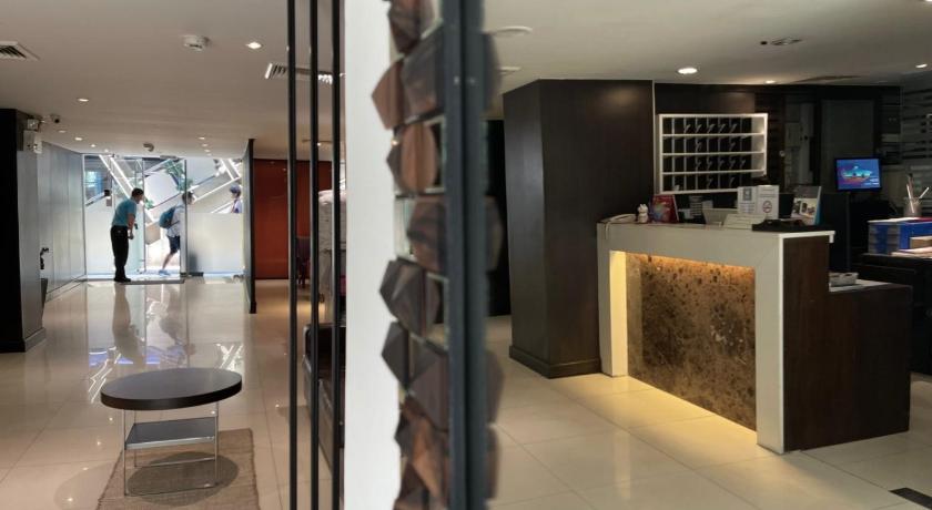 Фото 24 Inn Hotel