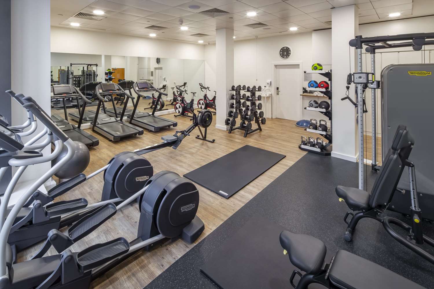 Фото DoubleTree by Hilton Manchester - Piccadilly