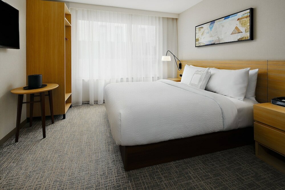 Фото TownePlace Suites by Marriott New York Manhattan