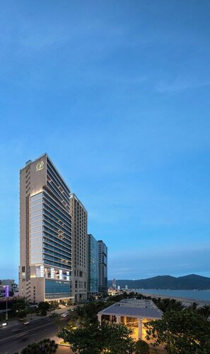 Гостиница Prince Hotel Da Nang в Дананге