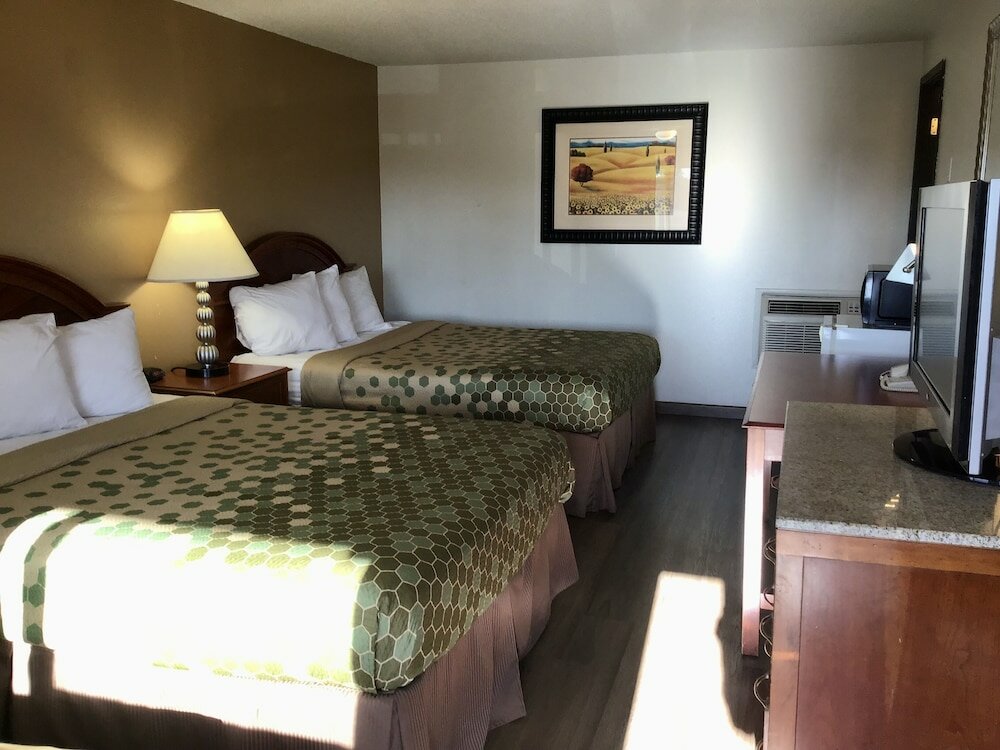 Фото Travelodge by Wyndham Sunnyside