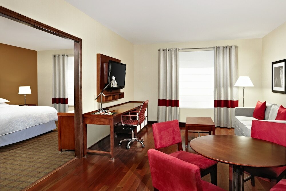 Фото Four Points by Sheraton Calgary Airport