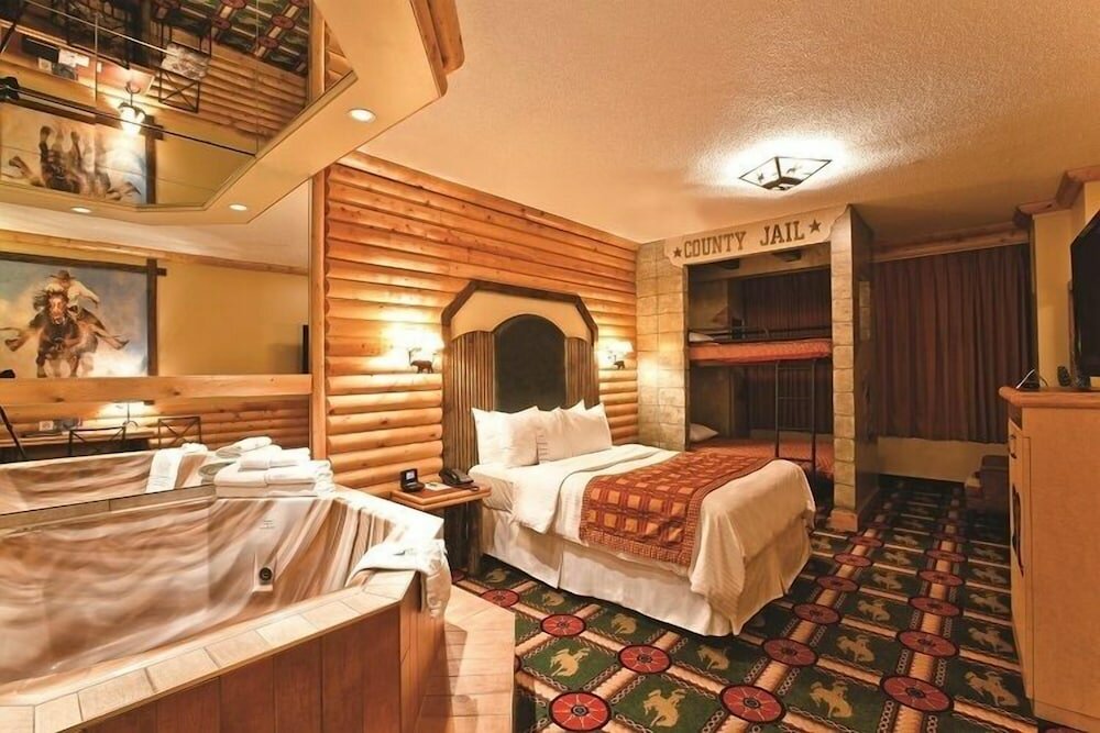 Фото Fantasyland Hotel