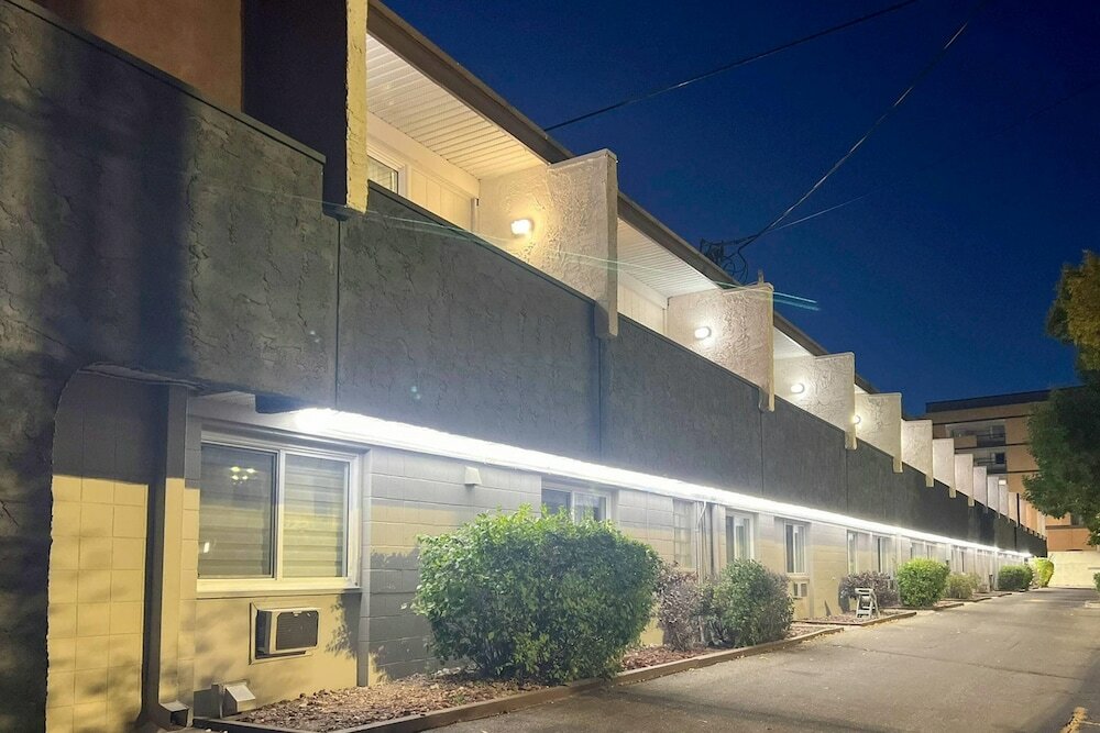 Фото Econo Lodge Motel Village