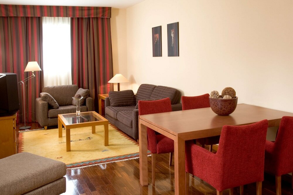 Фото Nh Ciutat de Reus