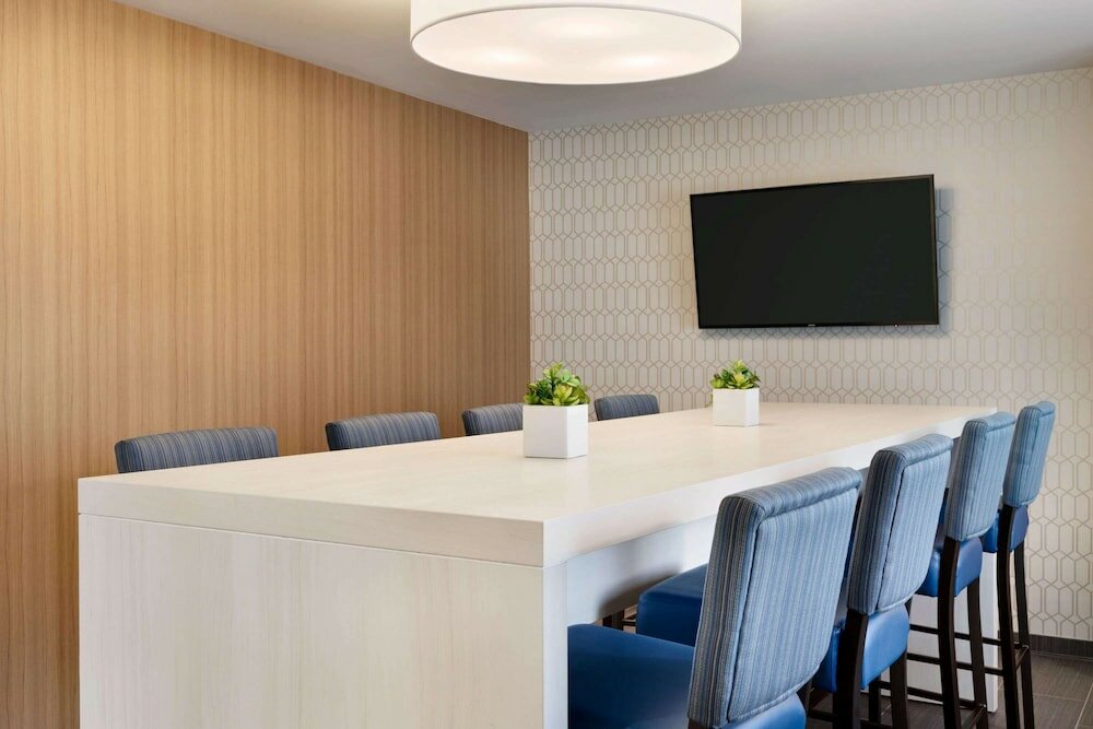 Фото Microtel Inn & Suites by Wyndham Gambrills