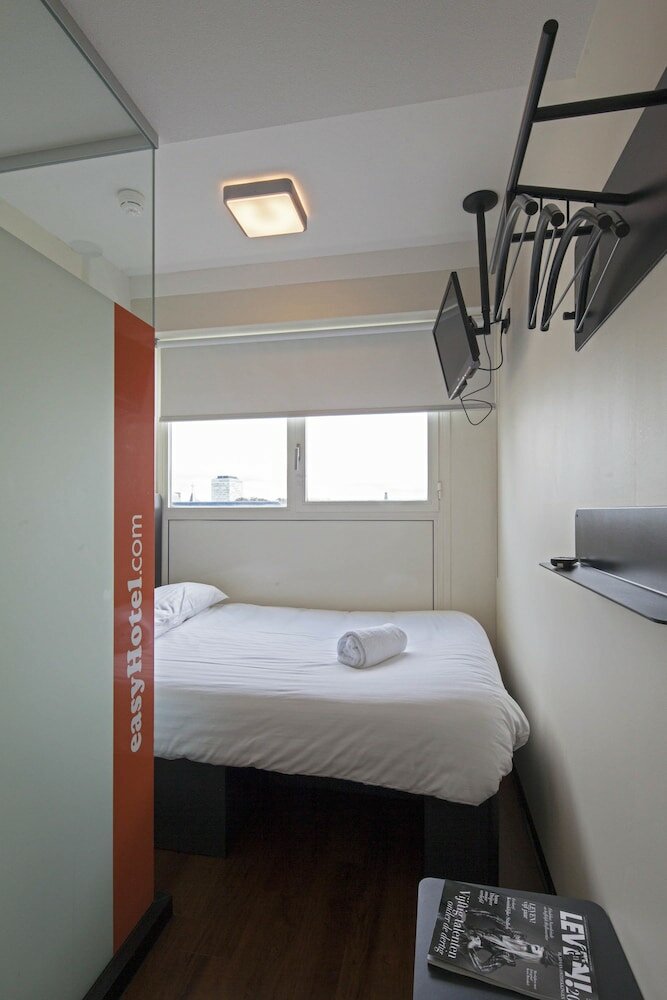 Фото EasyHotel The Hague City Centre