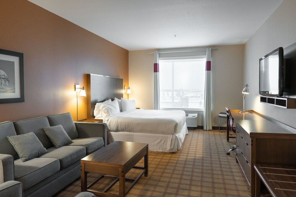 Фото Four Points by Sheraton Edmonton International Airport