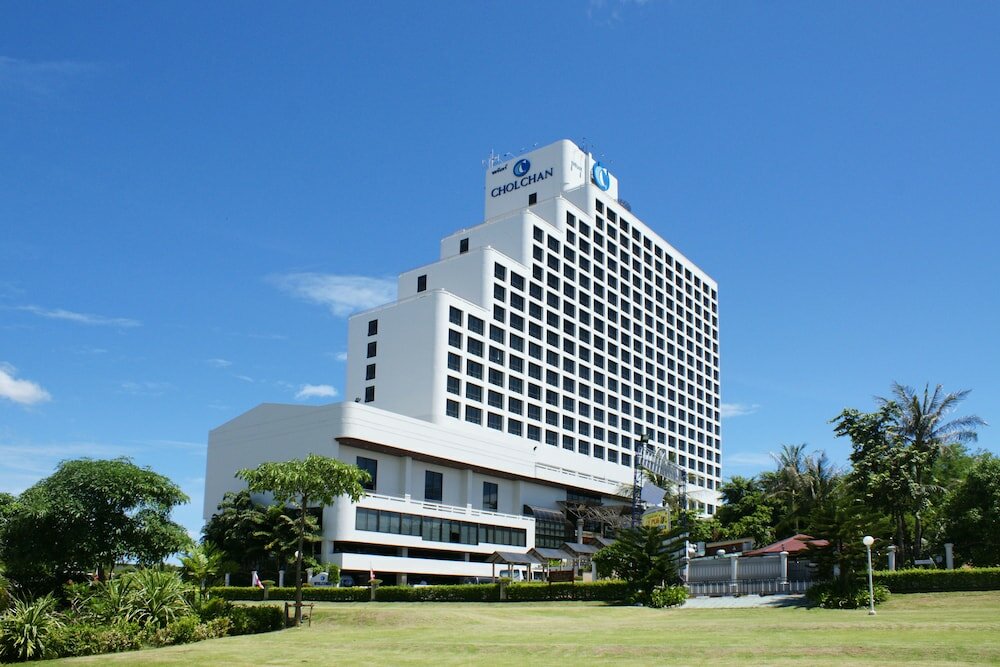 Фото Cholchan Pattaya Beach Resort
