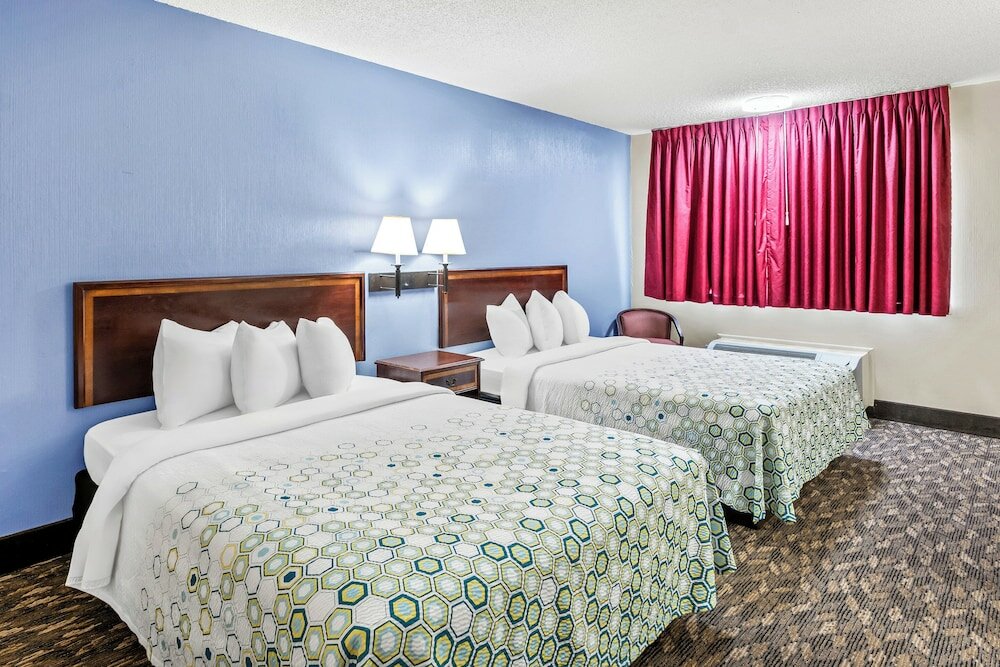 Фото Bonanza Inn & Suites