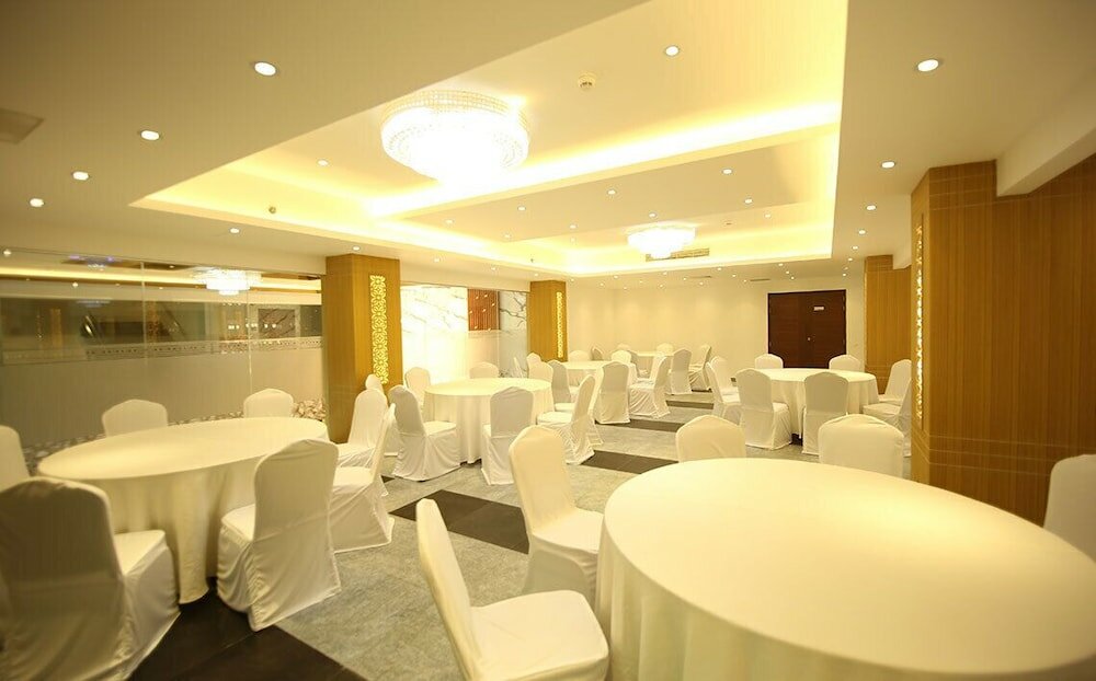 Фото Hotel X Rajshahi